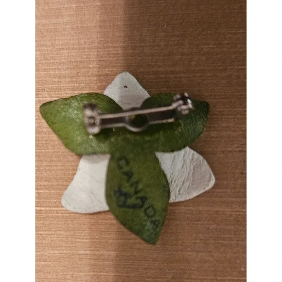 Trillium Flower brooch pin - signed Canada Floral Statement Lapel Accent FASHION - Picture 8 of 10
